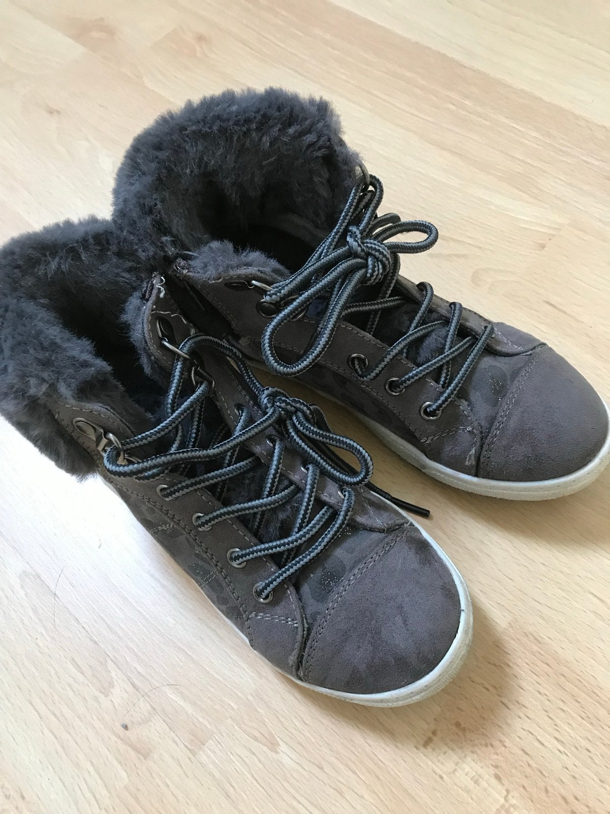 Leuke warme kinderschoenen maat 31, Gebruikt, Meisje, Schoenen, Ophalen of Verzenden