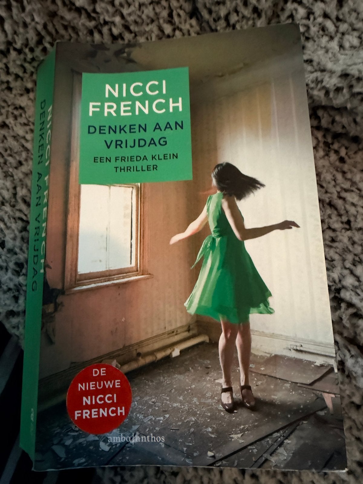 Gloednieuw: Nicci French - Denken aan Vrijdag (Frieda Klein), Ophalen of Verzenden, Nieuw