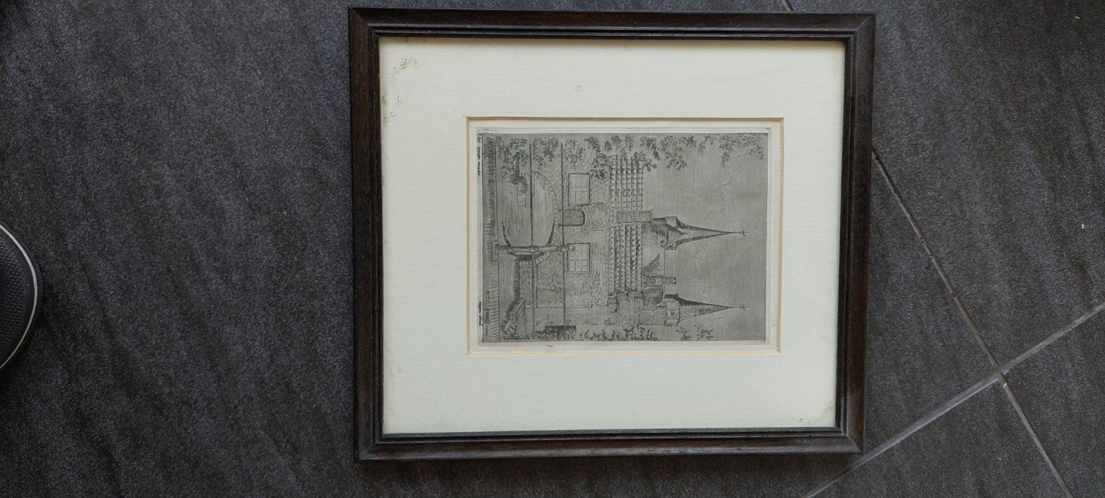 Oude ets van een landhuis met torens, gesigneerd, Ingelijst, Ets, Architectuur, Ophalen of Verzenden