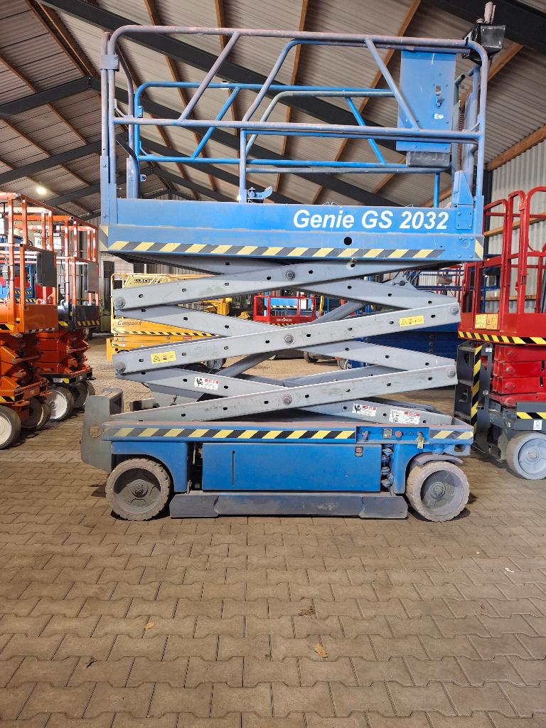 Genie GS2032 schaarhoogwerker hoogwerker, Ophalen