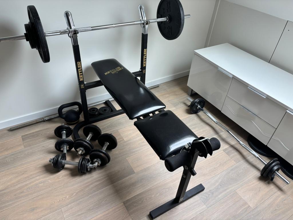Halterbank met Leg Curl + Halterstang(en) + 118kg schijven, Ophalen, Zo goed als nieuw, Benen, Fitnessbank