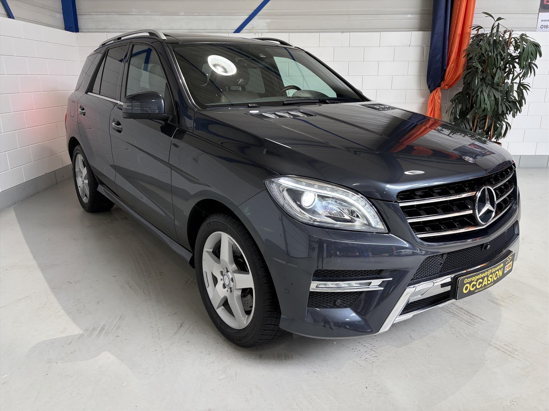 MERCEDES M-Klasse 350 306PK 7G 4Matic, 360 Cam, AMG-Line, Pa, Auto's, Gebruikt, Beige, Automatische klimaatregeling, Bedrijf