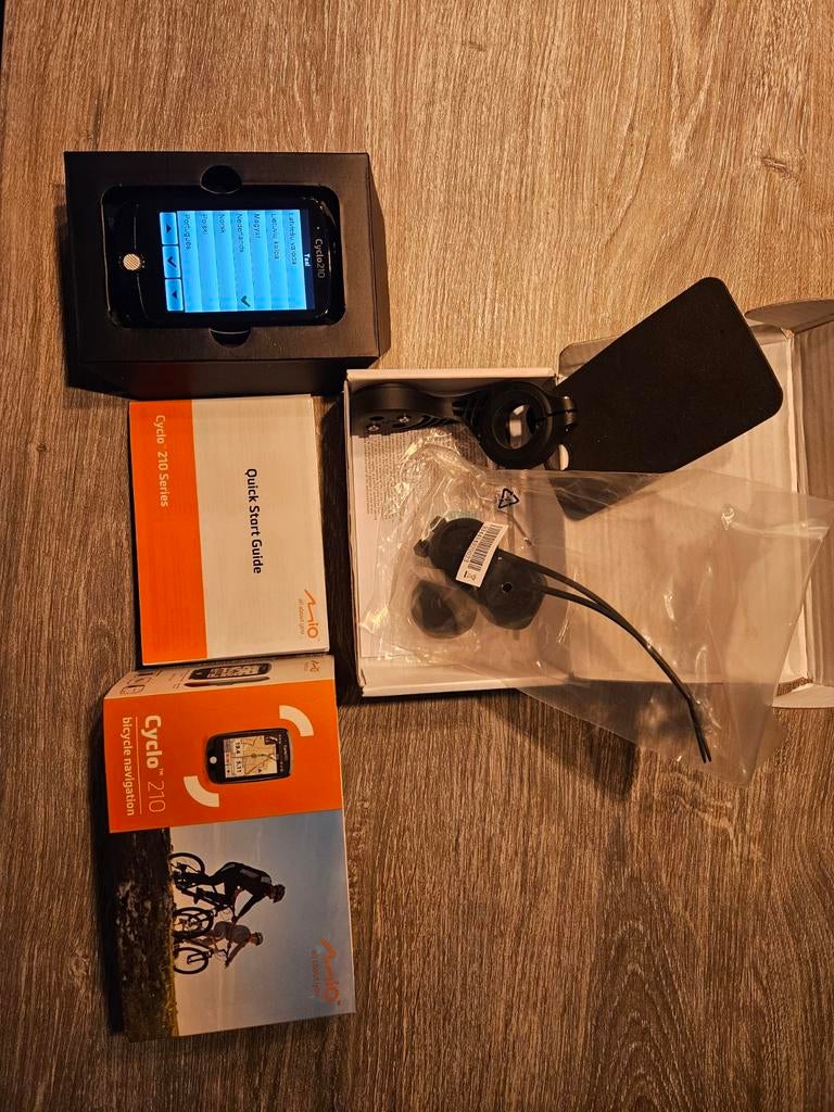 Mio Cyclo 210 fietscomputer met GPS en bevestigingsmateriaal, Fietsen en Brommers, Fietsaccessoires | Fietscomputers, Ophalen of Verzenden