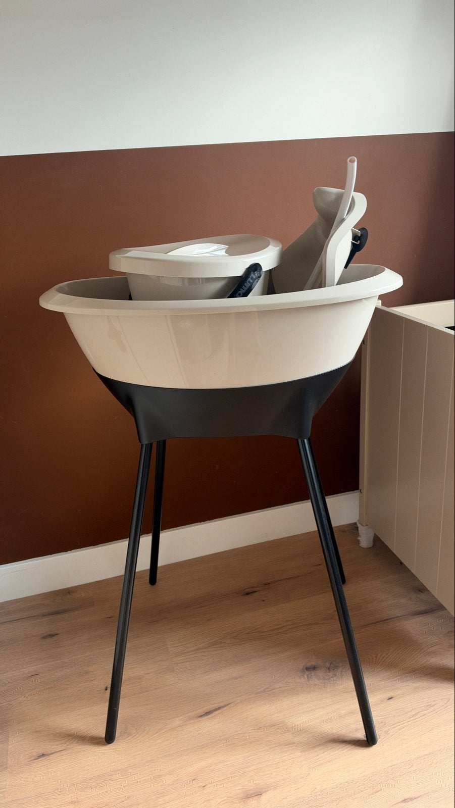 Luma baby badje beige/zwart met toebehoren, Zo goed als nieuw, Badje, Standaard, Ophalen
