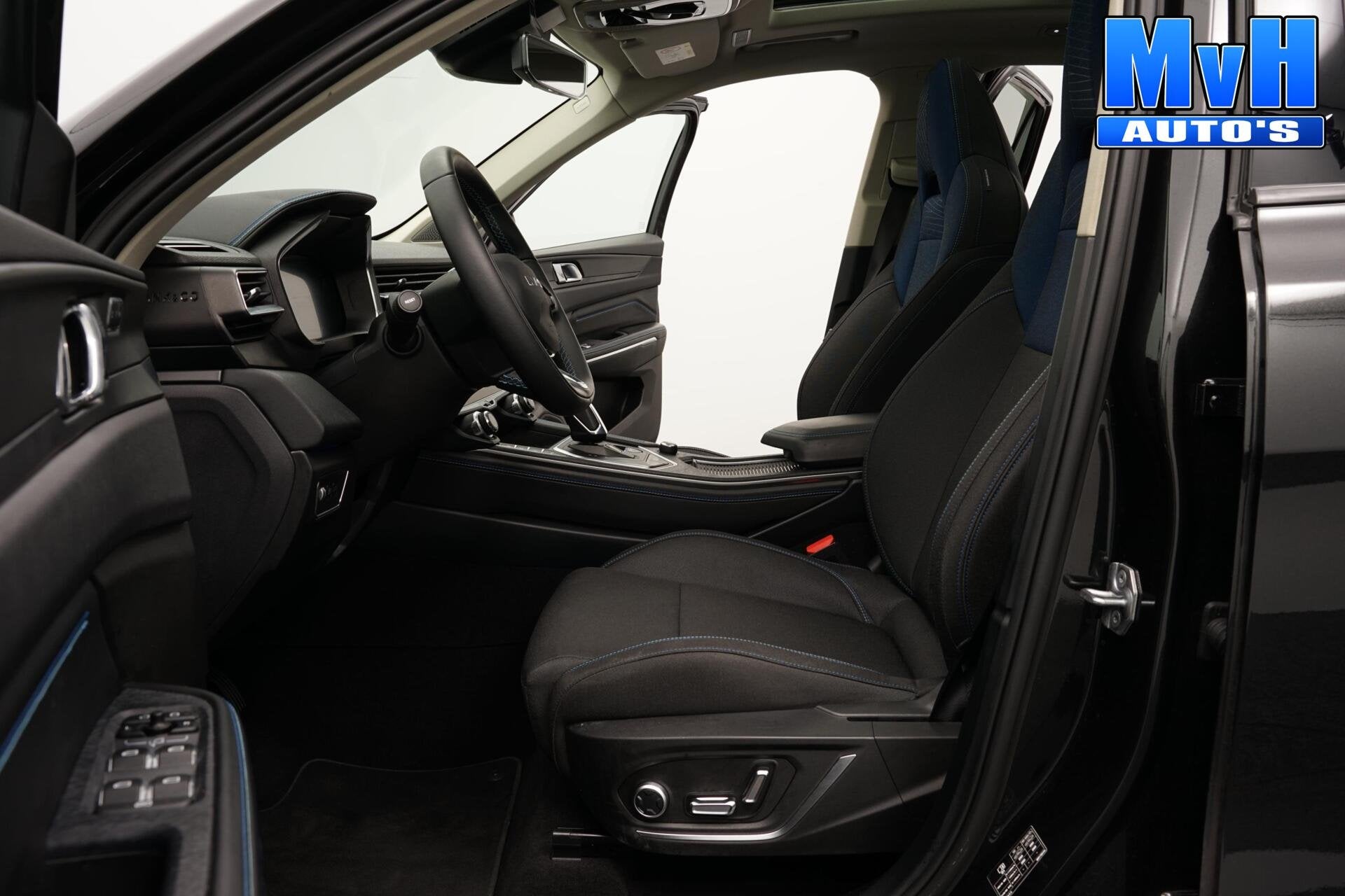 Lynk & Co 01 1.5 PHEV|FULL BLACK|360°CAM|PANO|262PK|SOH95%, Stof, Automatische klimaatregeling, Zwart, Plug-in hybride
