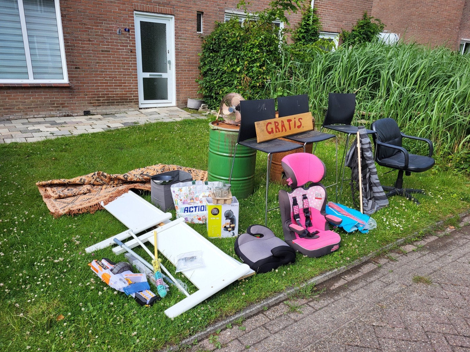 Noordbroek: AutoStoelen barkruk keukenspullen bed mat, Ophalen