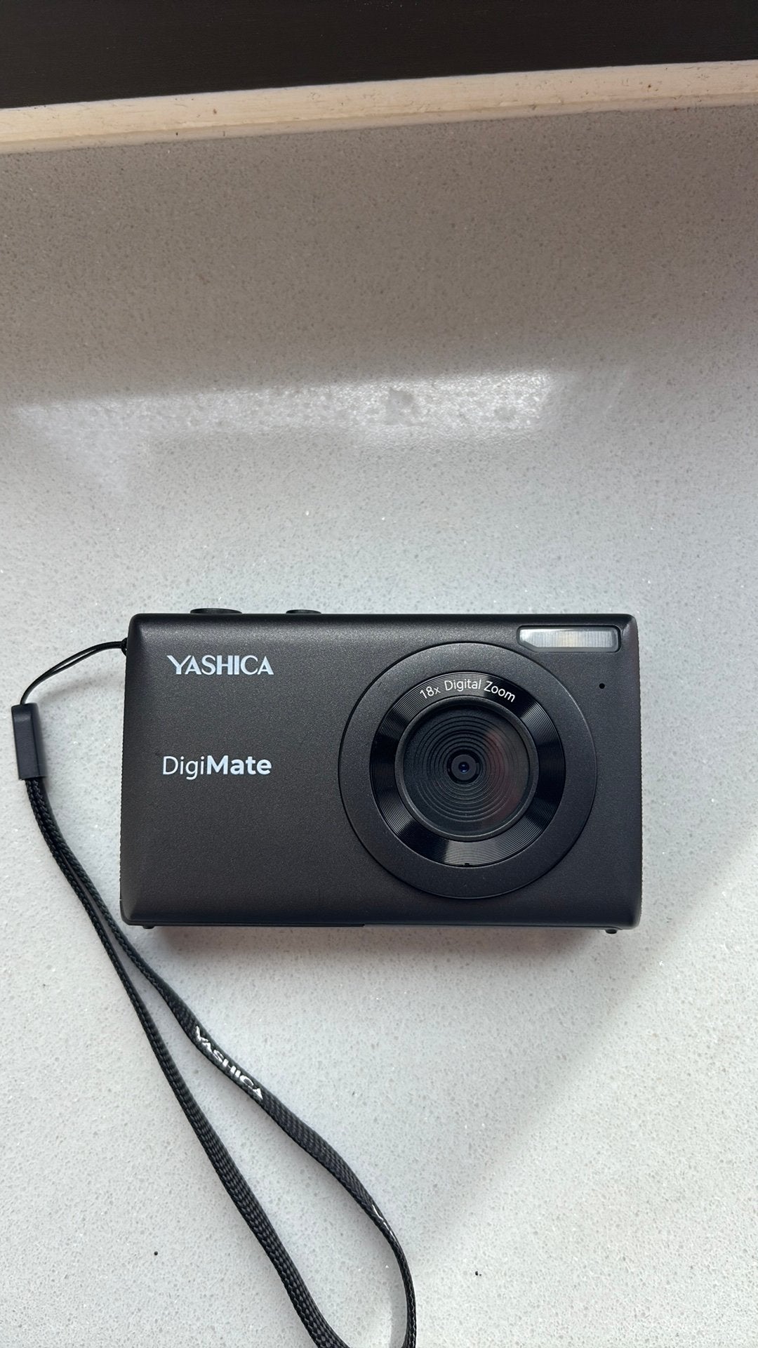 YASHICA DigiMate 100, 64 megapixels, Ophalen of Verzenden, Zo goed als nieuw, Compactcamera