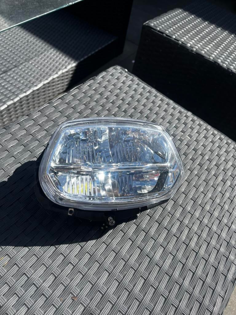 Vespa sprint koplamp led facelift, Ophalen