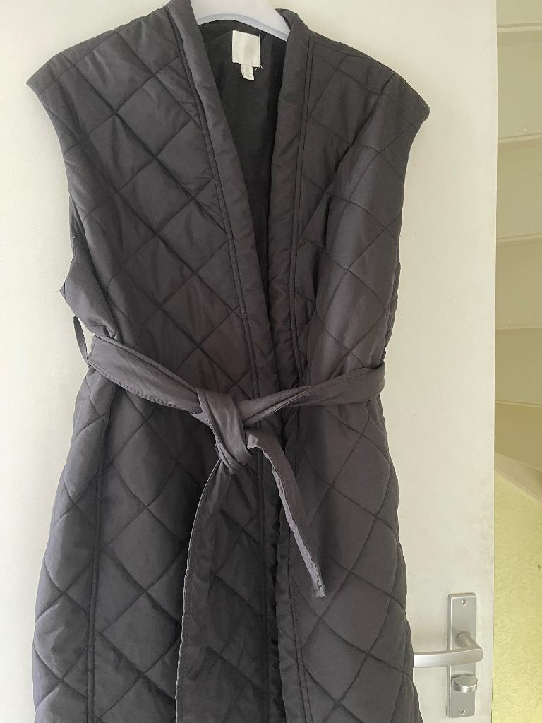 Lange bodywarmer H&M, Kleding | Dames, Bodywarmers, H&M, Zwart, Ophalen of Verzenden, Zo goed als nieuw