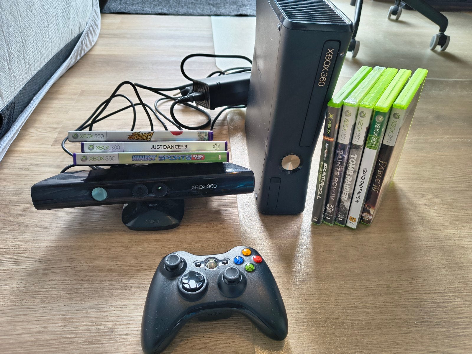 Xbox 360 console met Kinect, controller en 8 games, Ophalen, Gebruikt, Vanaf 18 jaar, Overige genres