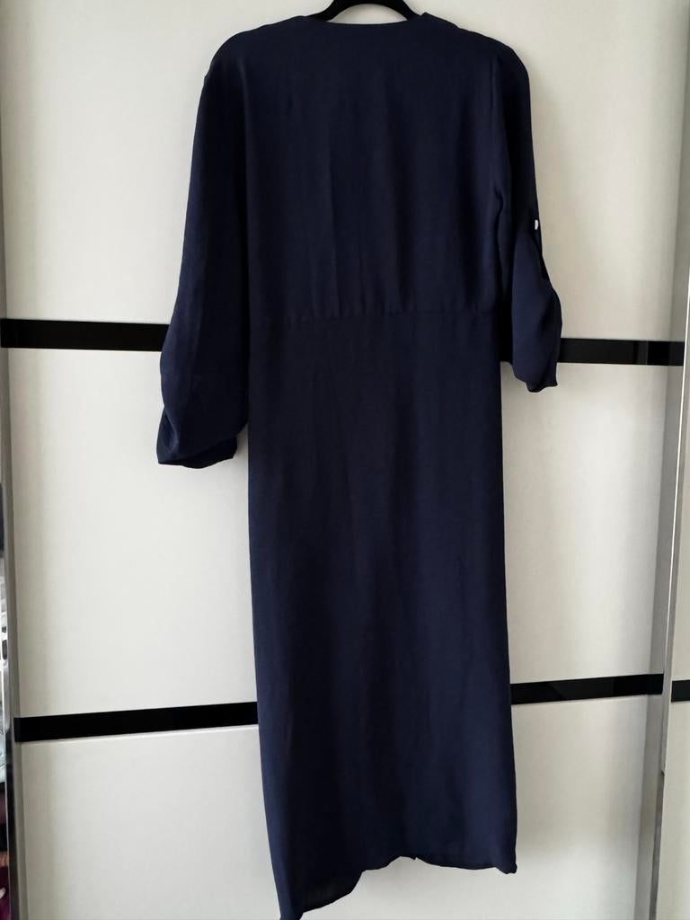 Donkerblauwe midi-jurk met knoopjes en lange mouwen, Kleding | Dames, Jurken, Zo goed als nieuw, Maat 38/40 (M), Blauw, Onder de knie