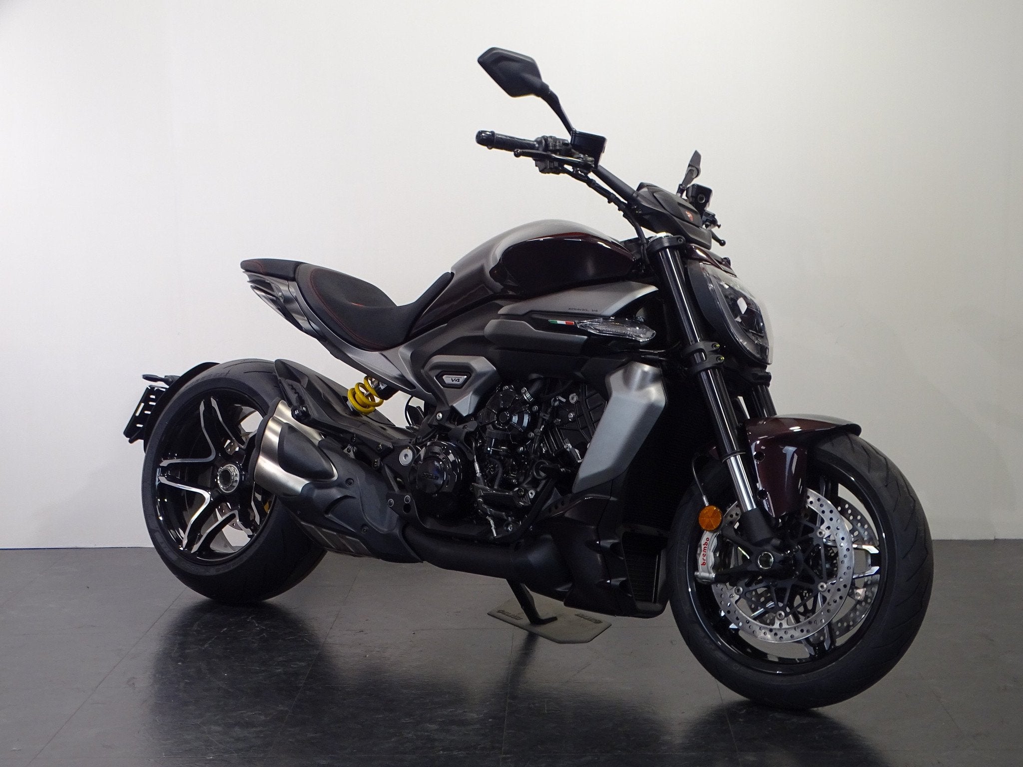 Ducati XDiavel V4, Bedrijf, Naked bike
