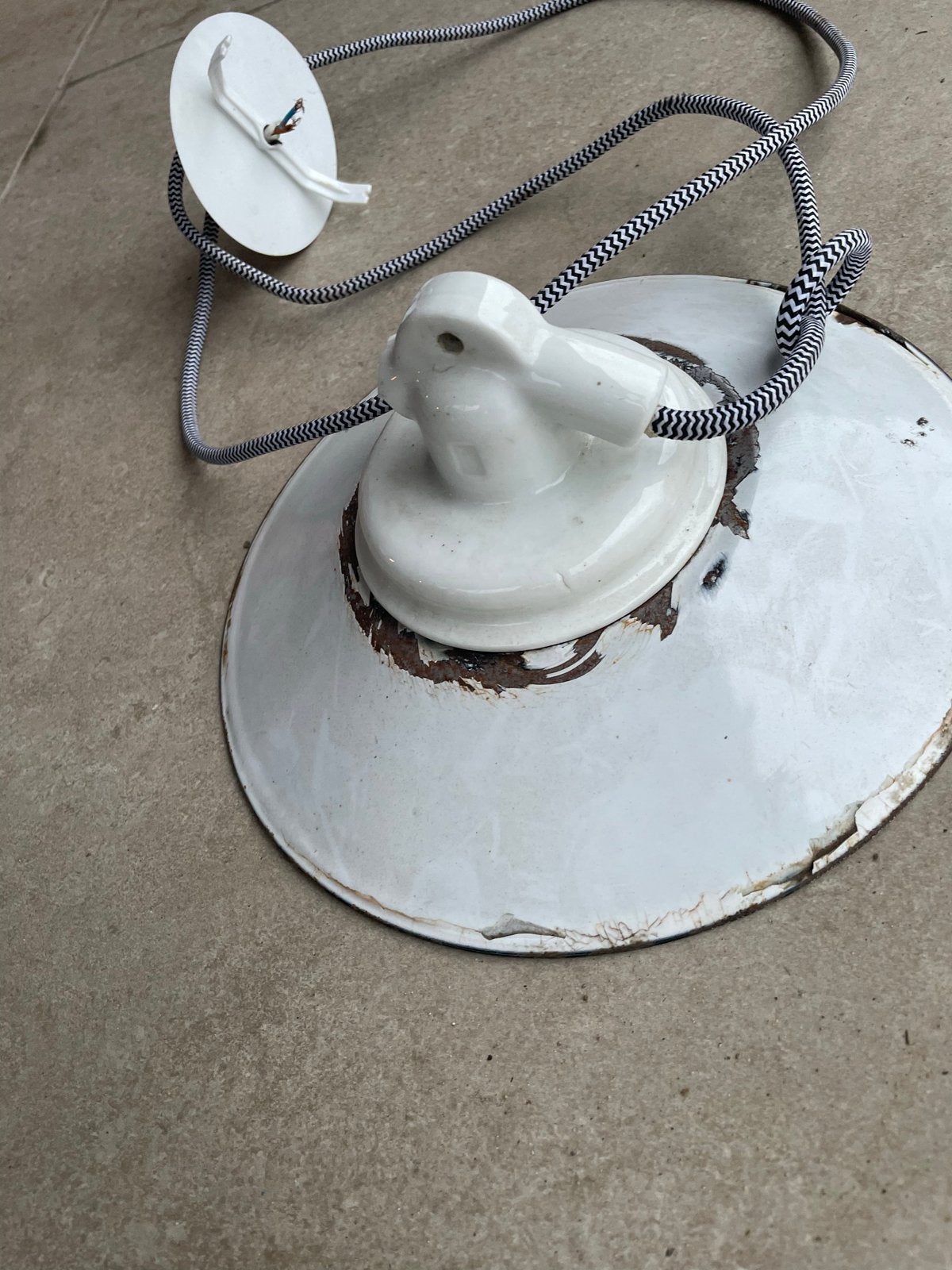 Vintage emaille stallamp lampenkap met porseleinen fitting, Antiek en Kunst, Ophalen of Verzenden