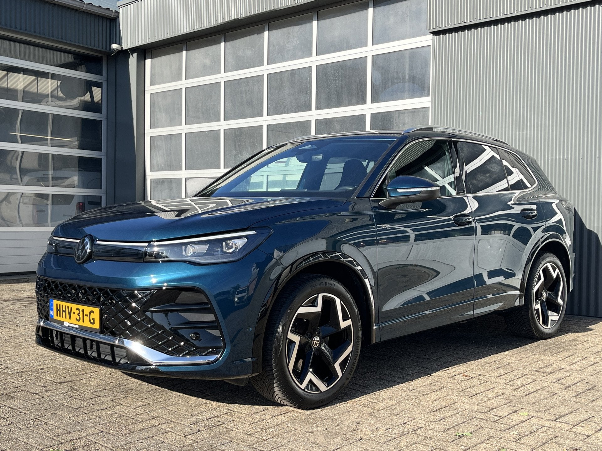 Volkswagen Tiguan 2.0 TDI R-Line Stoelverwarming Massage App, Auto's, Automatische klimaatregeling, Stof, Gebruikt, Blauw