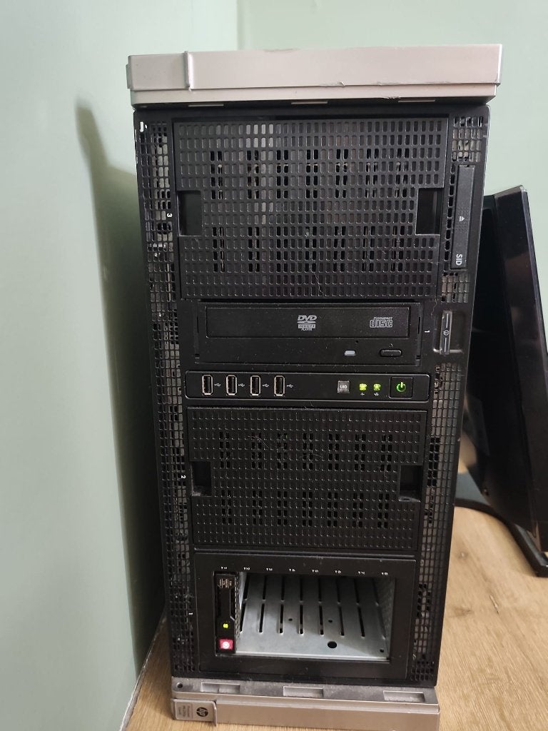 HP ML350p Gen8 Server | 2x Xeon | 112GB RAM | 2TB Opslag, Computers en Software, Servers, Ophalen, Gebruikt, 2 tot 3 Ghz, Hot swappable onderdelen