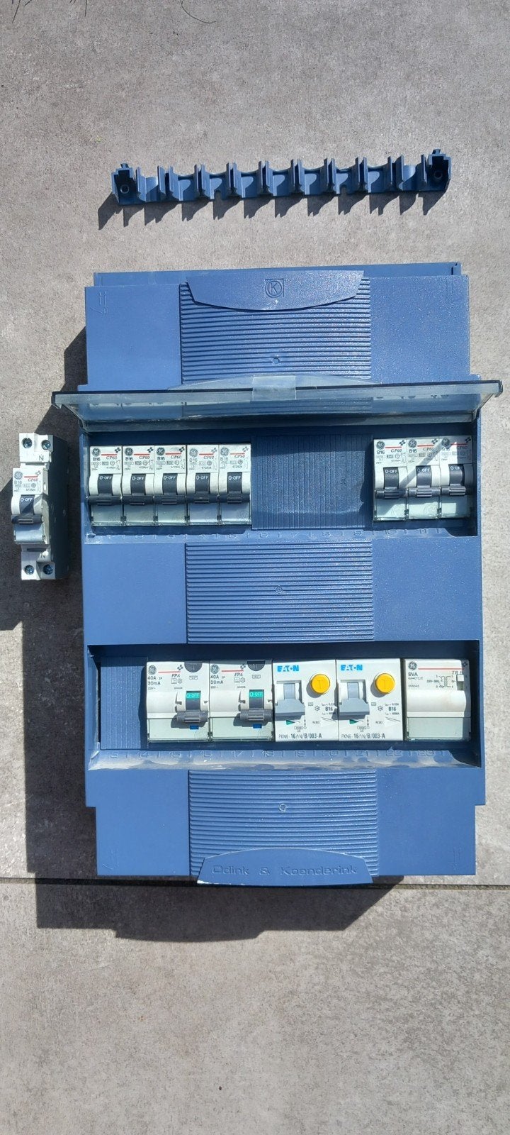 Groepenkast met aardlekschakelaars en installatieautomaten, Ophalen, Gebruikt, Eaton, Groepenkast