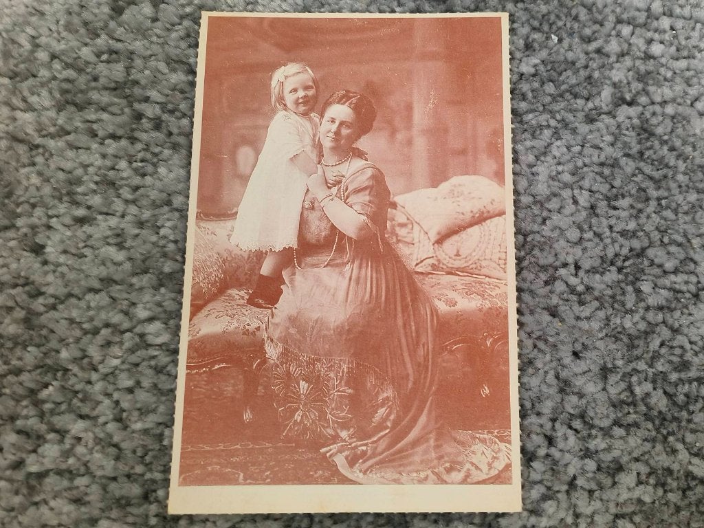 Kaart prinses Juliana met haar moeder Koningin Wilhelmina, Ophalen of Verzenden, 1980 tot heden, Ongelopen, Sterren en Beroemdheden