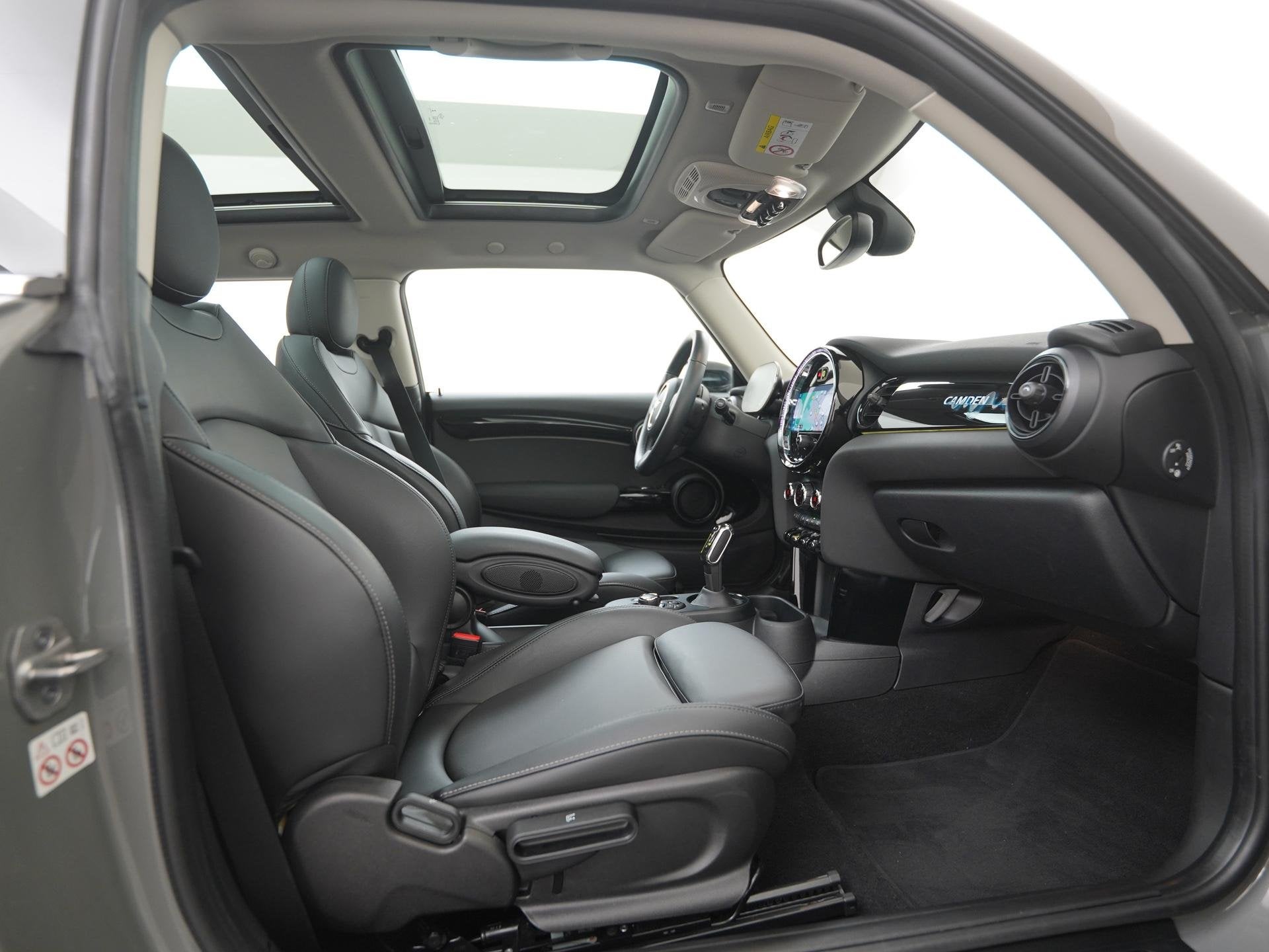 MINI Electric Camden Edition 33 kWh | Panoramadak | Camera |, Auto's, 12 maanden, Gebruikt, 1340 kg, 4 stoelen