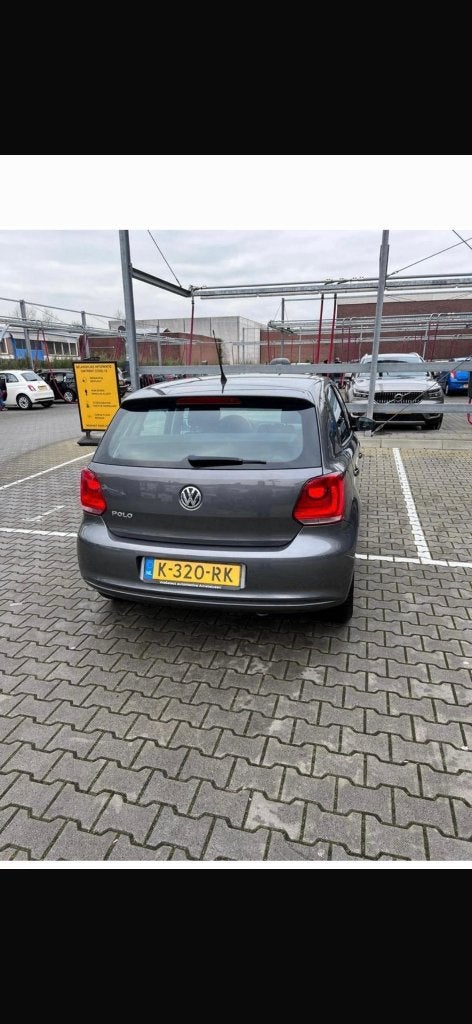 Volkswagen Polo 1.2 51KW 2010 Grijs, Auto's, Voorwielaandrijving, 967 kg, 40 €/maand, Handgeschakeld