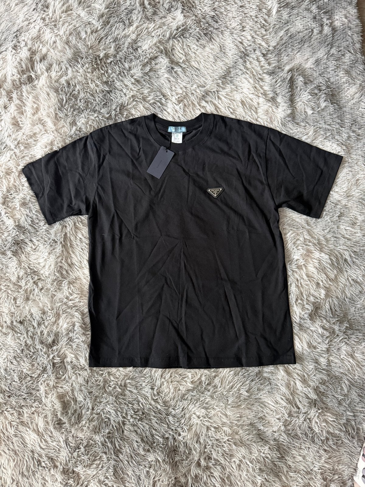 Prada T-shirt - Zwart met logo, Ophalen of Verzenden, Nieuw, Overige maten, Zwart