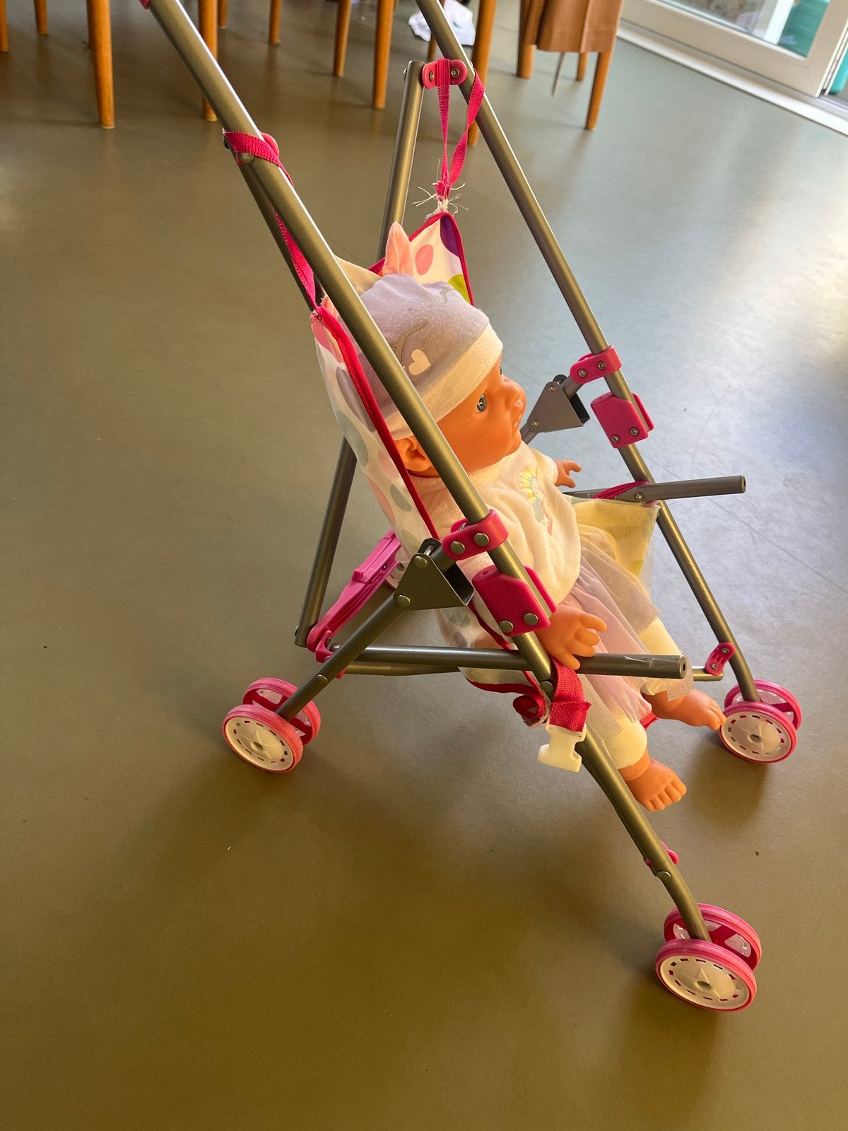 Babypop met kinderwagen en accessoires, Ophalen, Gebruikt, Babypop