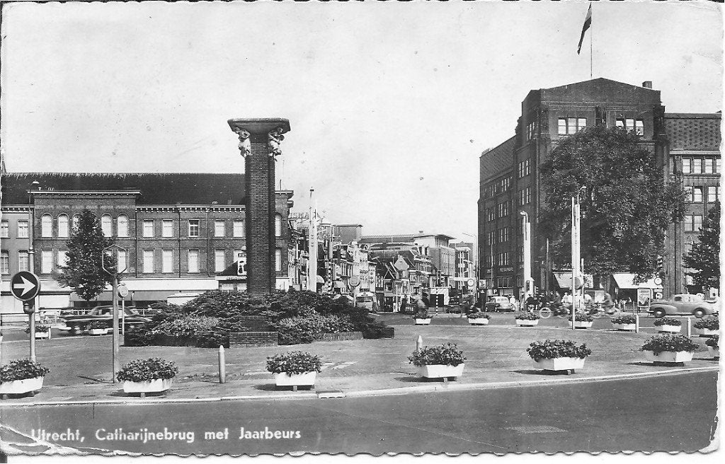 Oude ansichtkaart Utrecht Catharijnebrug met Jaarbeurs, Verzamelen, Ophalen of Verzenden, 1940 tot 1960, Gelopen, Utrecht
