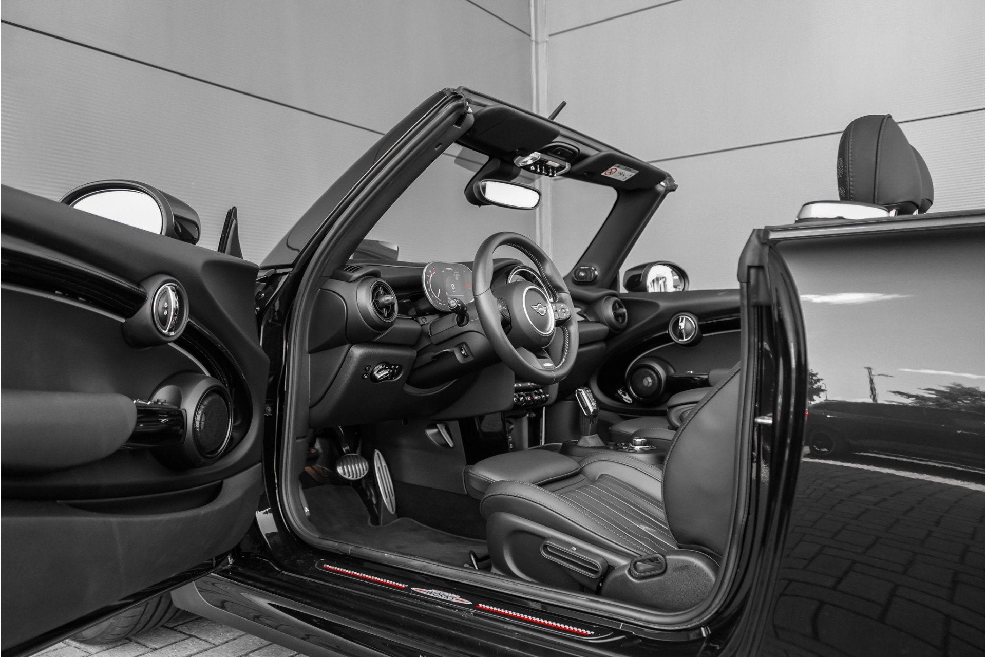 MINI Cabrio 2.0 John Cooper Works HUD H&K ACC Stuurwielverw, Auto's, 232 pk, Gebruikt, 4 stoelen, Zwart