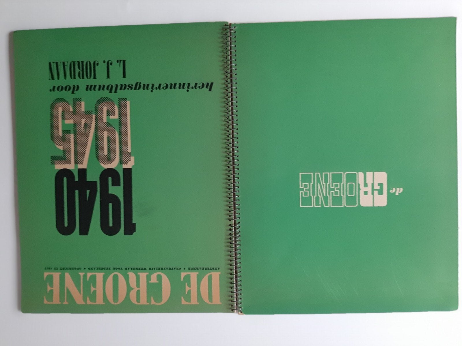De Groene Amsterdammer 1945 - Herinneringsalbum -> spotprent, Ophalen of Verzenden, Zo goed als nieuw