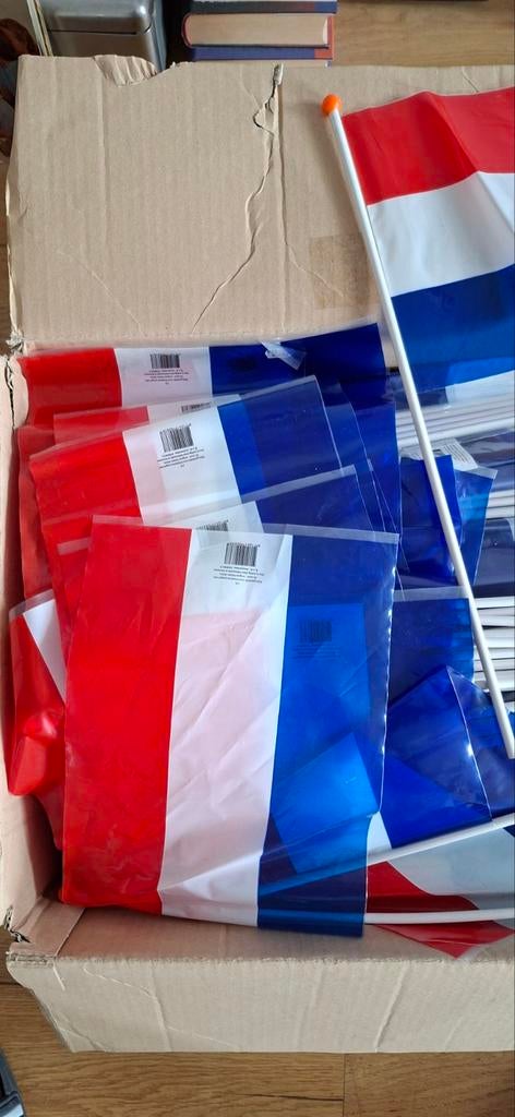 Ruim 400 vlaggetjes voor Koningsdag bieden, Ophalen of Verzenden