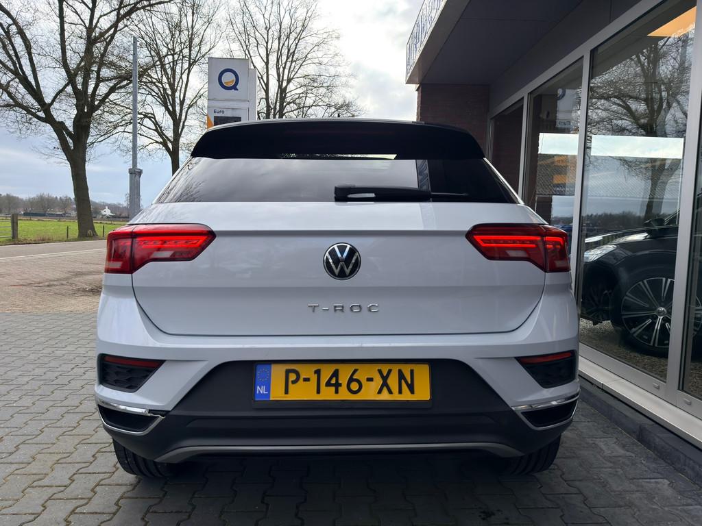 Volkswagen T-Roc 1.0 TSI Style Panoramadak Adaptive Cruise C, Voorwielaandrijving, Gebruikt, 1193 kg, Wit