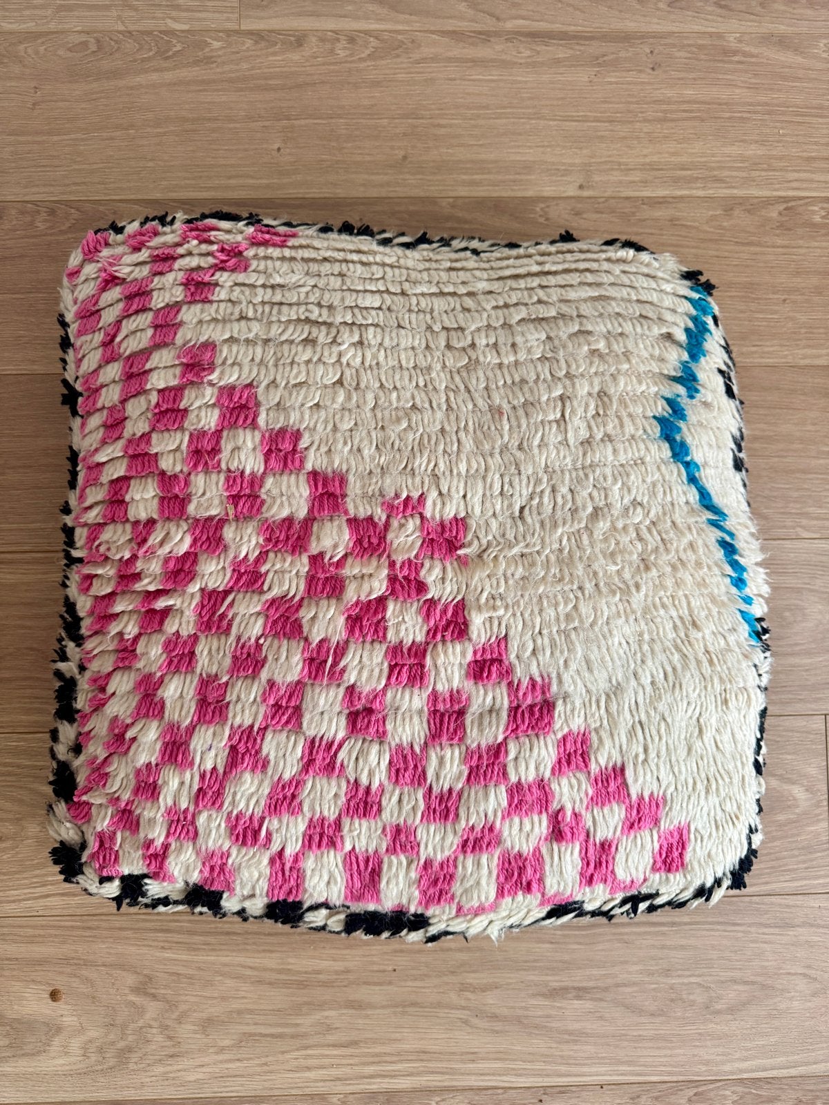 Handgemaakte Marokkaanse poef van schapenwol (60x60x20 cm), Meerkleurig, Ophalen of Verzenden, Textiel, Oosters