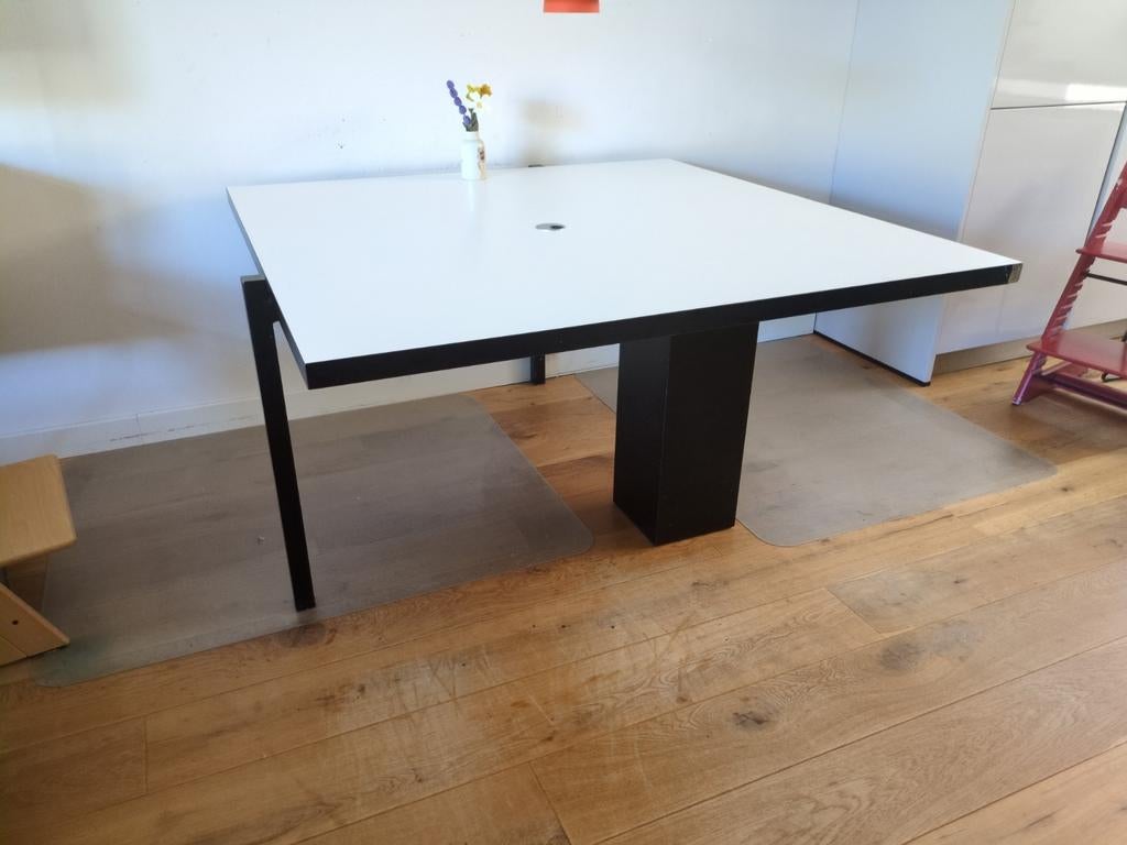 Hank Kwint Metaform tafel - 135x135 cm - driepoot, Huis en Inrichting, Tafels | Eettafels, Ophalen, Gebruikt, Overige materialen