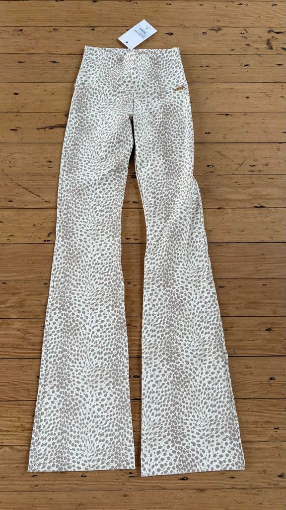 NIEUW Deblon Celine Flared Leggings Cheetah Latte XS, Beige, Nieuw, Ophalen of Verzenden, Fitness of Aerobics