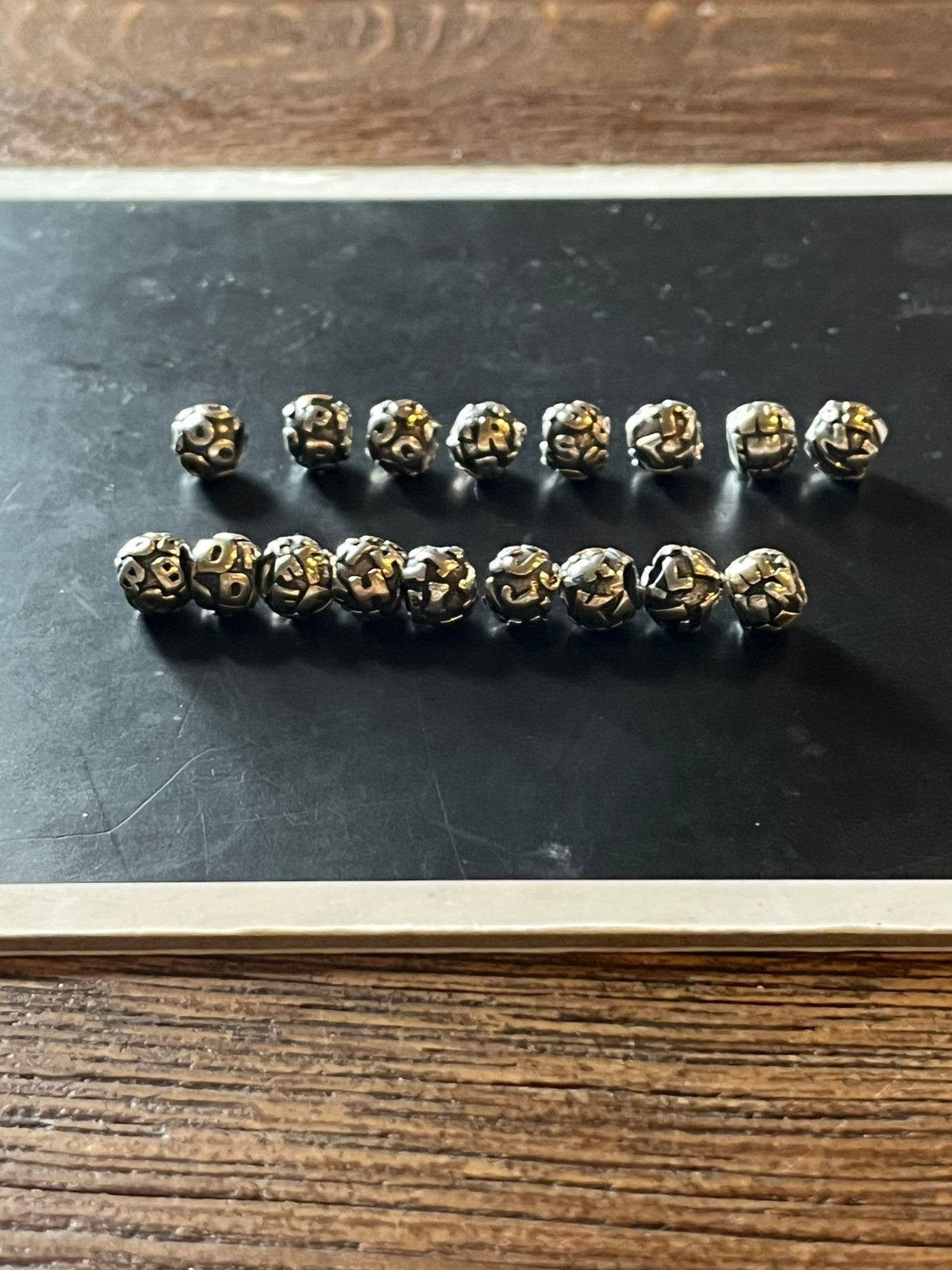 Pandora letterbedels met goud., Ophalen of Verzenden, Zo goed als nieuw, Goud, Pandora