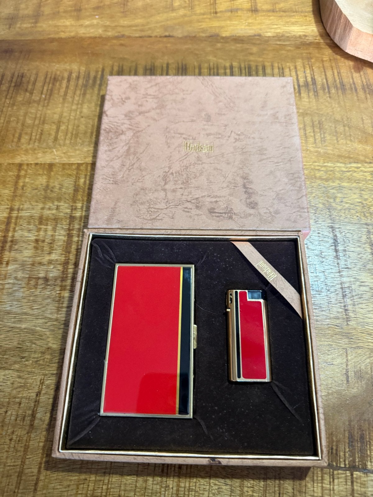 Hadson Aansteker en Sigarettenhouder Set - Rood/Zwart, Ophalen of Verzenden, Zo goed als nieuw, Aansteker