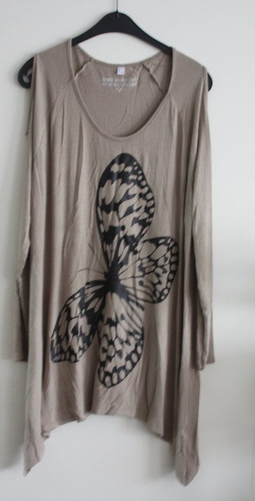 beige truitje met vlinder print maat 44-46, Kleding | Dames, Truien en Vesten, Ophalen of Verzenden, Gedragen, Maat 46/48 (XL) of groter