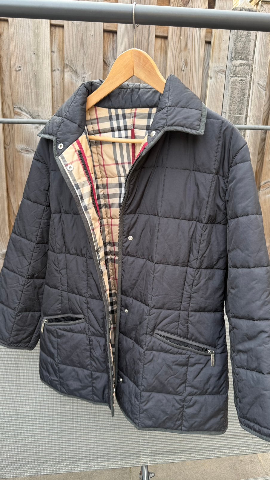 Burberry jas met iconische print maat L unisex, Burberry, Verzenden, Zo goed als nieuw, Zwart