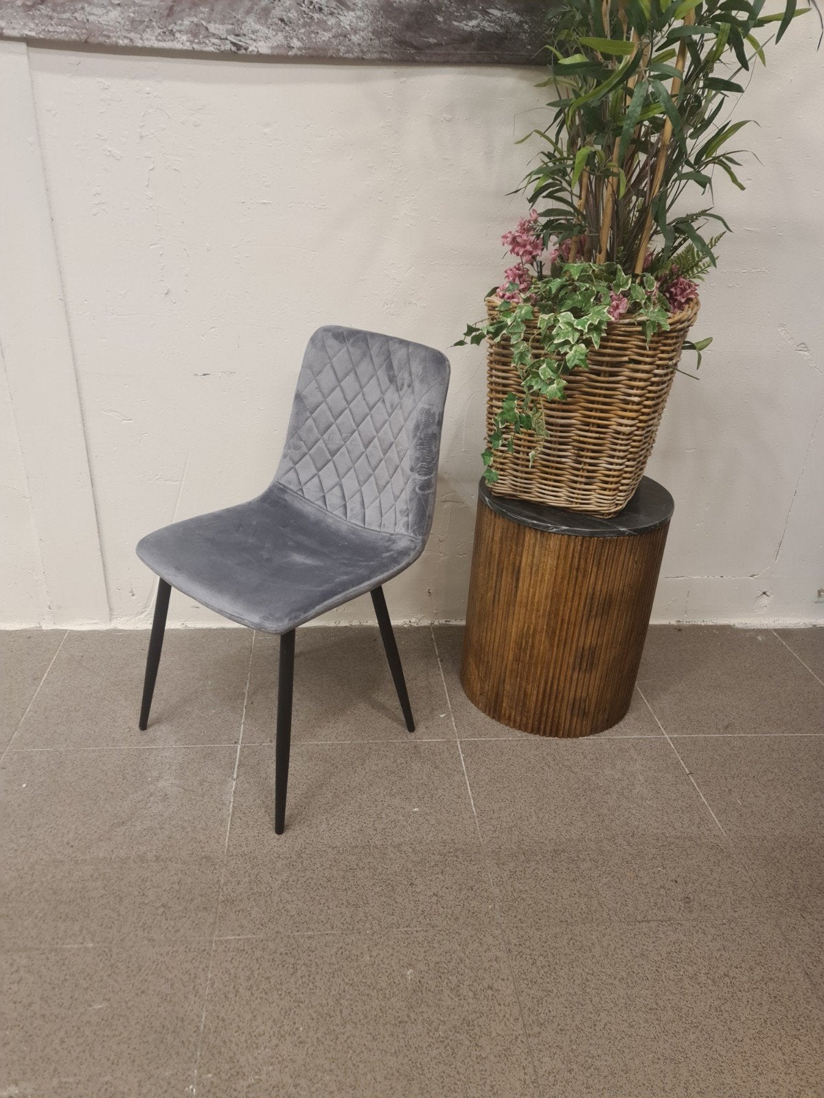 nieuwe eetkamerstoel adore velvet grijs €35 per stuk, Huis en Inrichting, Ophalen, ., Nieuw, .