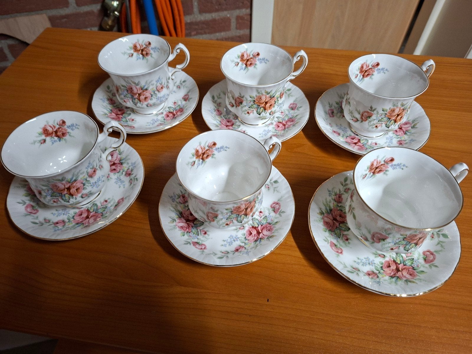 set van 6 kop en schotel theeservies Royal Standard, Ophalen