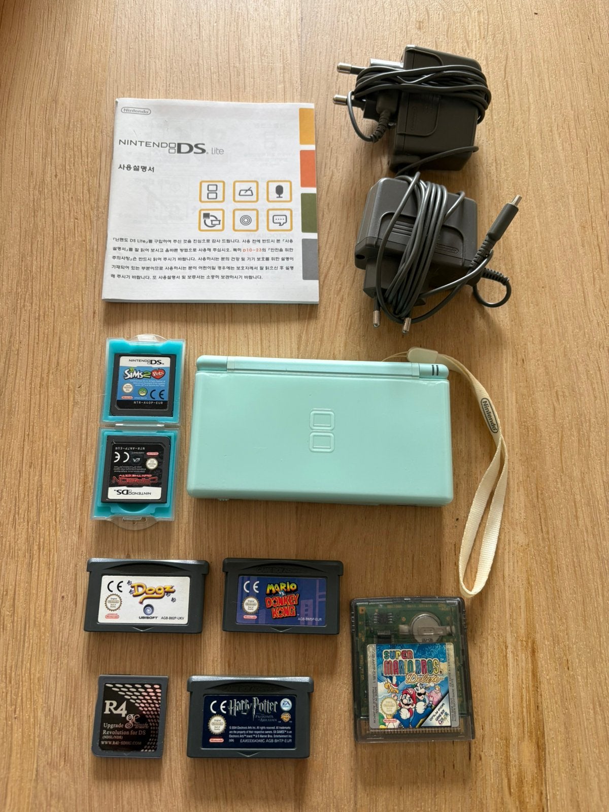 Nintendo DS lite lichtblauw + spellen, Spelcomputers en Games, Ophalen of Verzenden, Zo goed als nieuw, DS Lite