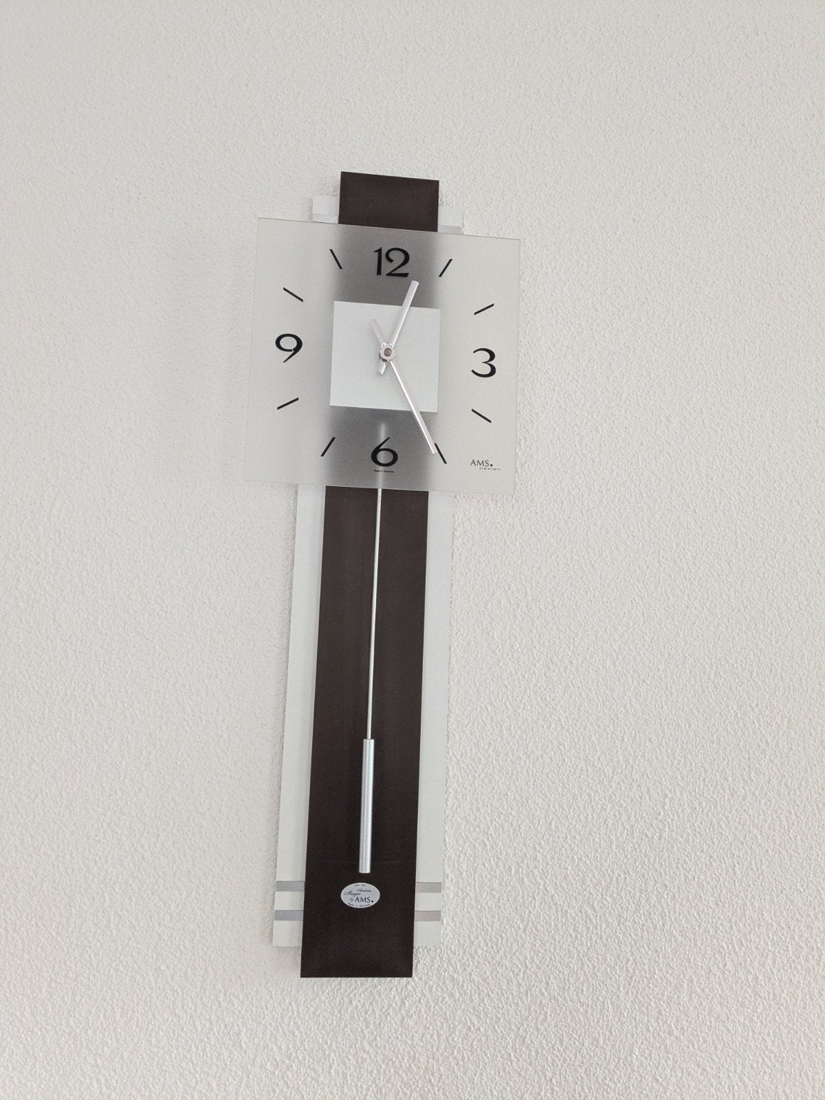 Moderne AMS wandklok met slinger - Zo goed als nieuw, Ophalen, Wandklok, Bruin, Met slinger