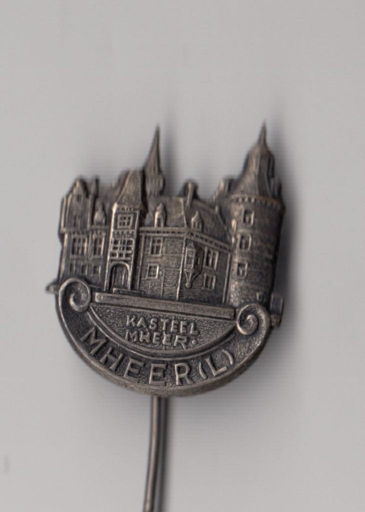 Mheer Limburg Kasteel speldje, Gebruikt, Niet vindbaar, Niet vindbaar, Speldje of Pin