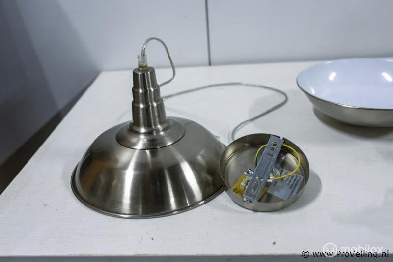 Online Veiling: Industriële hanglampen - 2 stuks, Nieuw