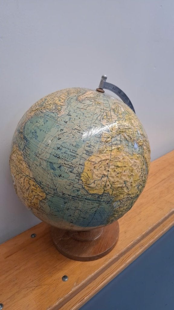 Oude wereldbol - 20 cm hoog, Ophalen, Gebruikt, 20 cm, Draaibaar