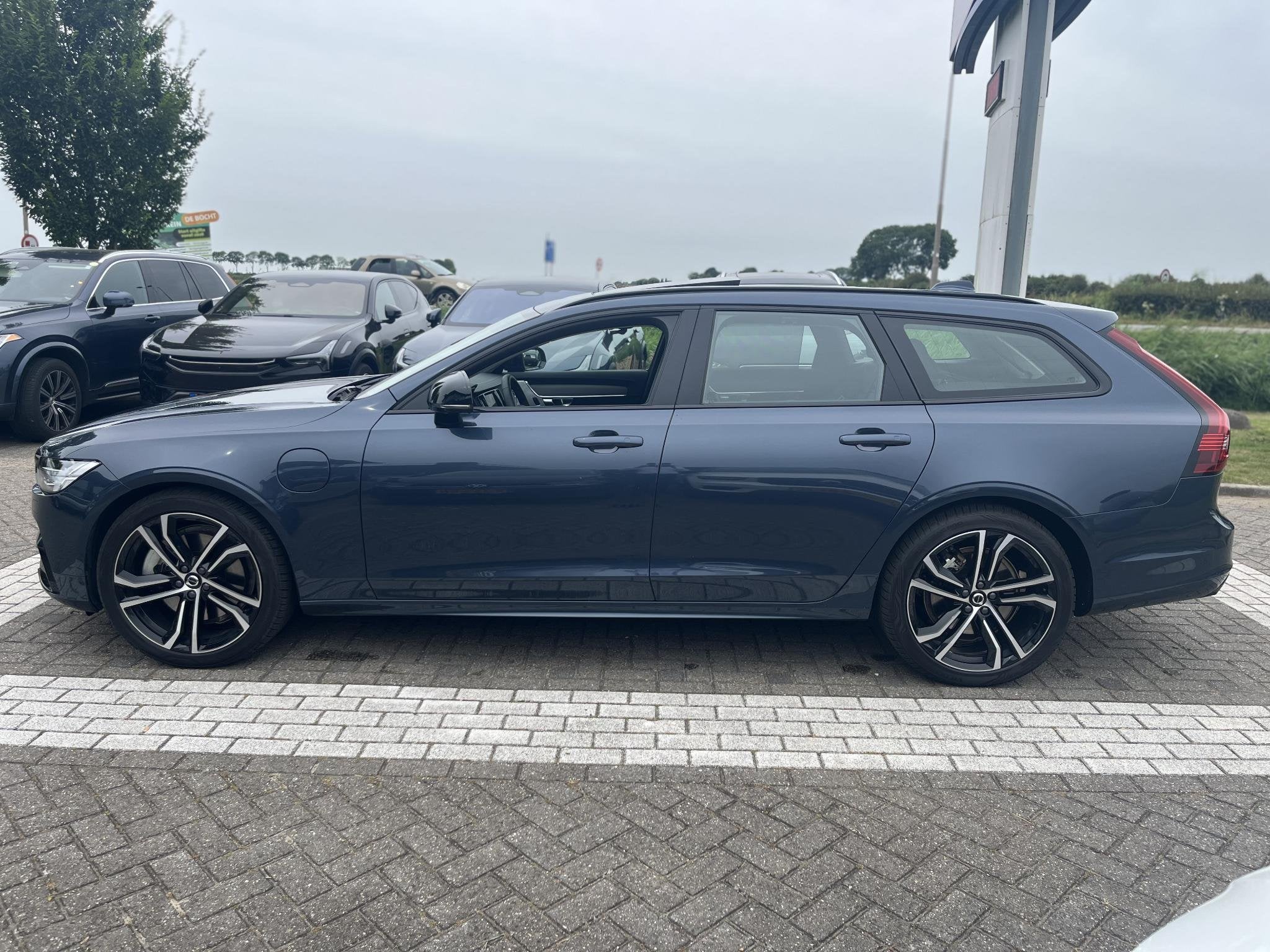 Volvo V90 T8 Plug-in hybrid AWD Ultra Dark | Luchtvering | B, Auto's, Automaat, 12 maanden, Euro 6, 4 cilinders