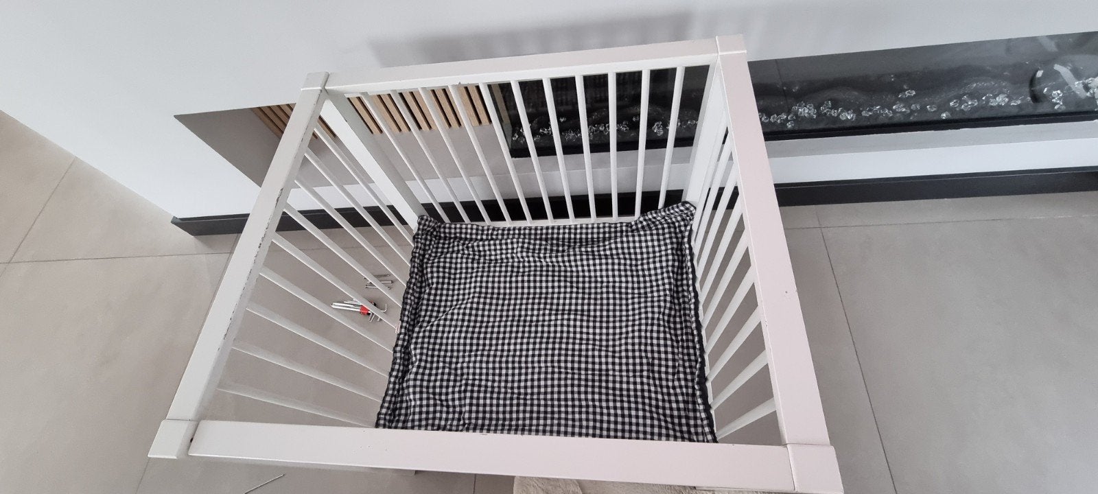 Gratis op te halen - Witte houten box voor baby's en peuters, Ophalen, Gebruikt, Vierkant, Boxkleed