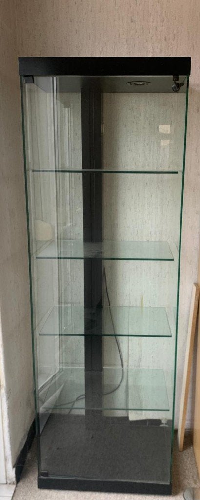 Hoge SDB vitrinekast met verlichting en slot, Ophalen, 50 tot 100 cm, Glas, Modern