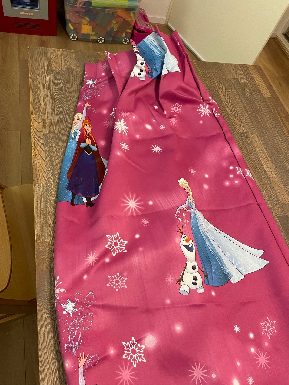 Nieuwe Frozen gordijnen Anna en Elsa (2x 103x242 cm), Huis en Inrichting, Ophalen of Verzenden, Nieuw, Roze, Gordijn