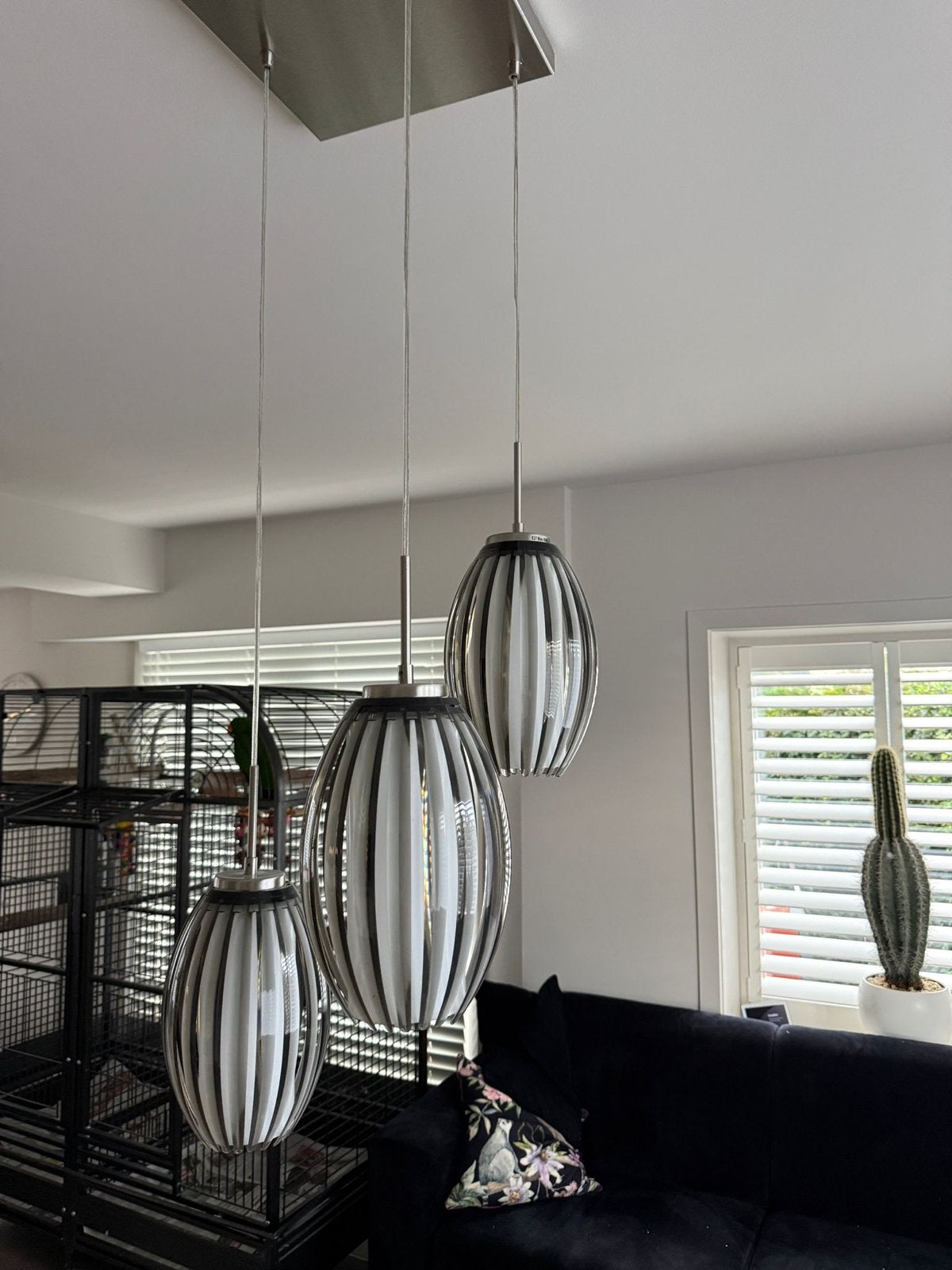 Moderne hanglamp met 3 glazen kappen, Ophalen of Verzenden, Zo goed als nieuw, Glas, E27 (groot)