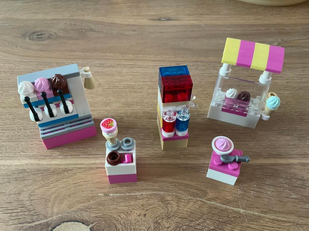 Lego ijsjeskraam, Slushpuppymachine, ijsmachine en toonbank, Kinderen en Baby's, Lego, Friends, Ophalen of Verzenden, Zo goed als nieuw